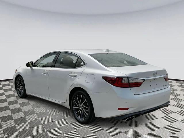 Photo of 2017 Eminent White Pearl Lexus ES 350