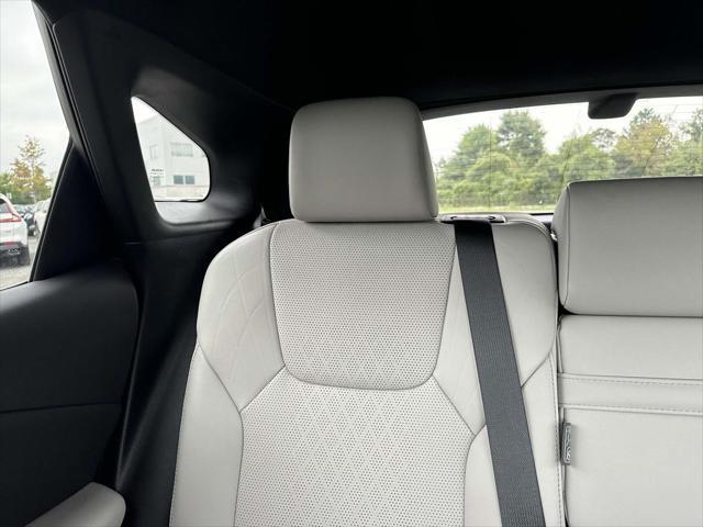 Photo of 2023 Eminent White Pearl Lexus RX 350