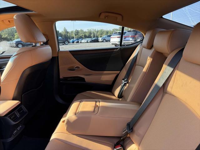 Photo of 2024 Obsidian Lexus ES 350