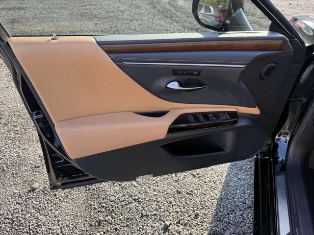 Photo of 2024 Obsidian Lexus ES 350