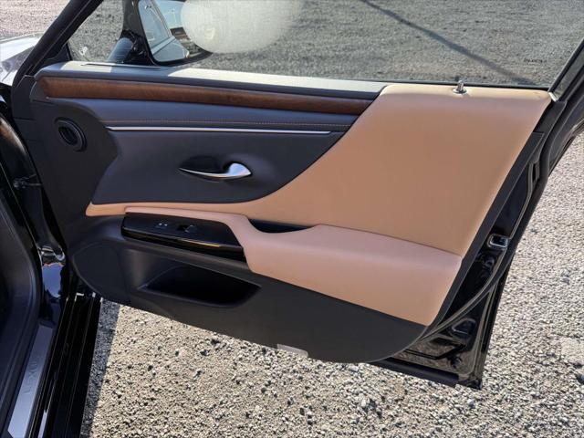 Photo of 2024 Obsidian Lexus ES 350