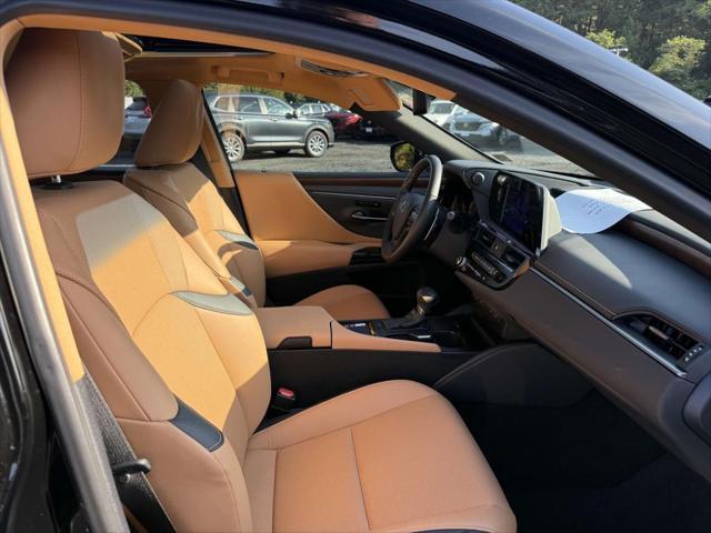 Photo of 2024 Obsidian Lexus ES 350