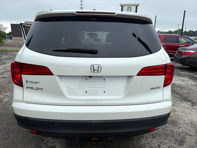 Photo of 2016 White Diamond Pearl Honda Pilot