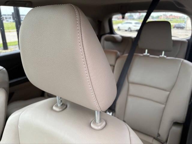 Photo of 2016 White Diamond Pearl Honda Pilot