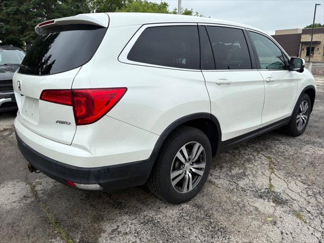 Photo of 2016 White Diamond Pearl Honda Pilot