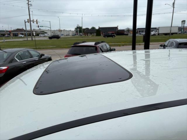 Photo of 2016 White Diamond Pearl Honda Pilot