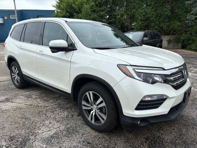 Photo of 2016 White Diamond Pearl Honda Pilot