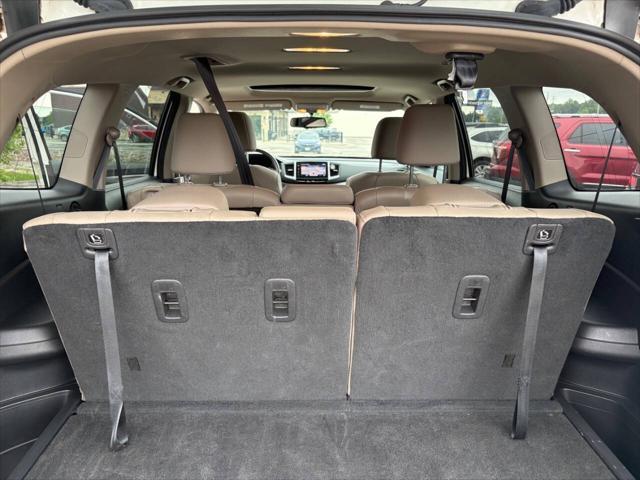 Photo of 2016 White Diamond Pearl Honda Pilot
