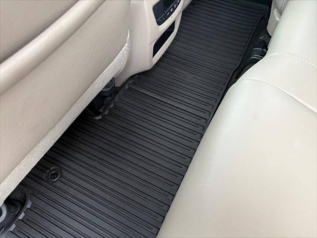 Photo of 2016 White Diamond Pearl Honda Pilot