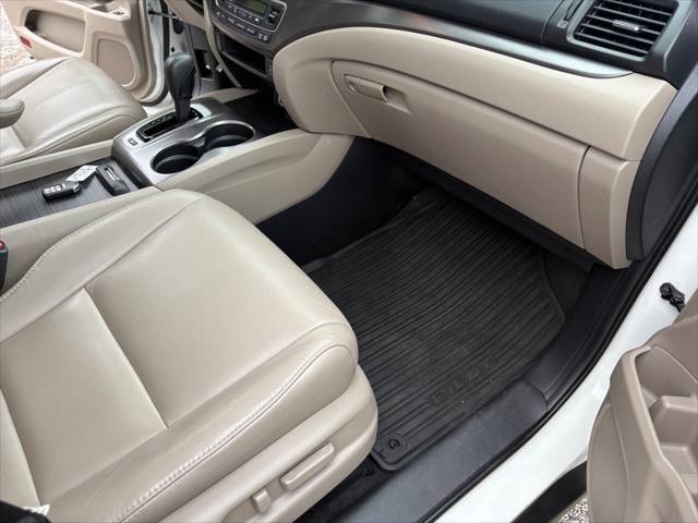 Photo of 2016 White Diamond Pearl Honda Pilot