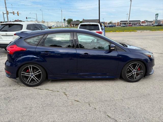 Photo of 2016 Kona Blue Ford Focus ST