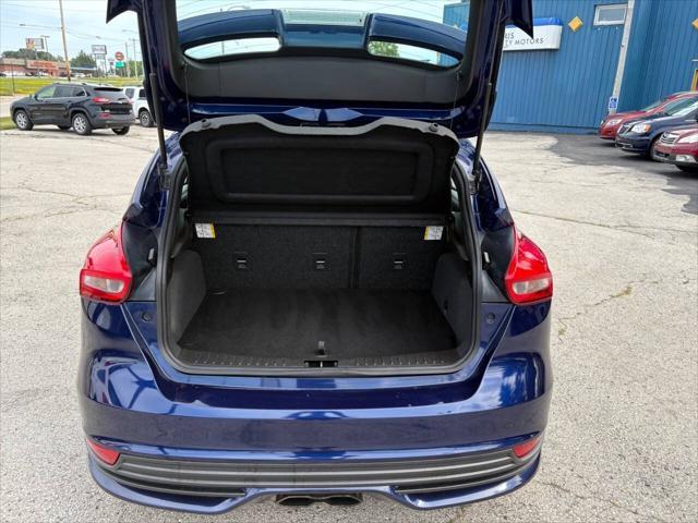 Photo of 2016 Kona Blue Ford Focus ST