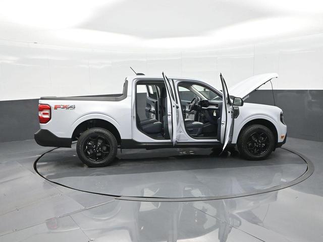 Photo of 2025 Space White Metallic Ford Maverick