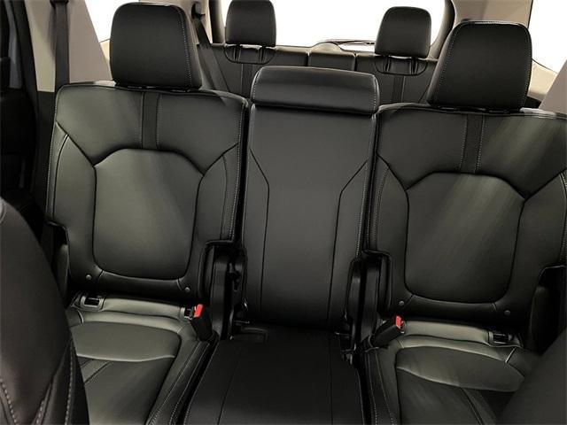 Photo of 2025 Sonic Gray Pearl Honda Pilot