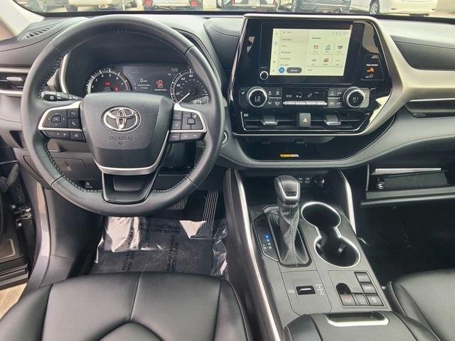 Photo of 2023 Gray Toyota Highlander