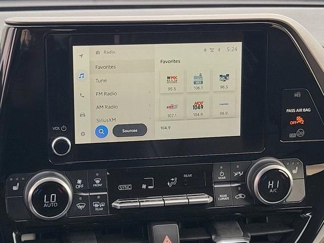 Photo of 2023 Gray Toyota Highlander
