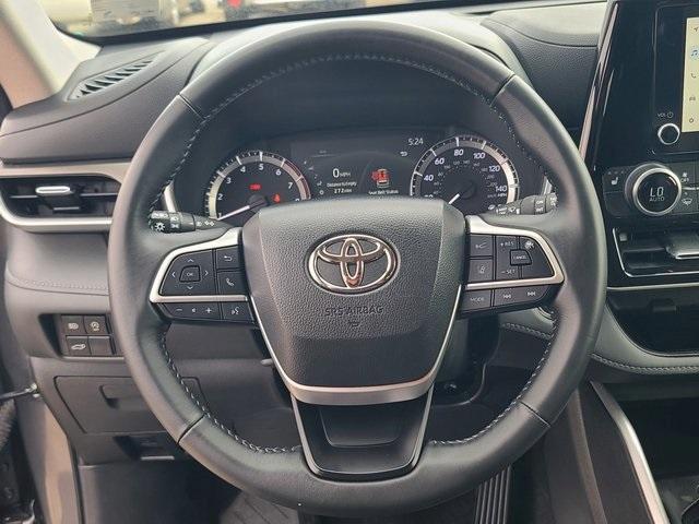 Photo of 2023 Gray Toyota Highlander