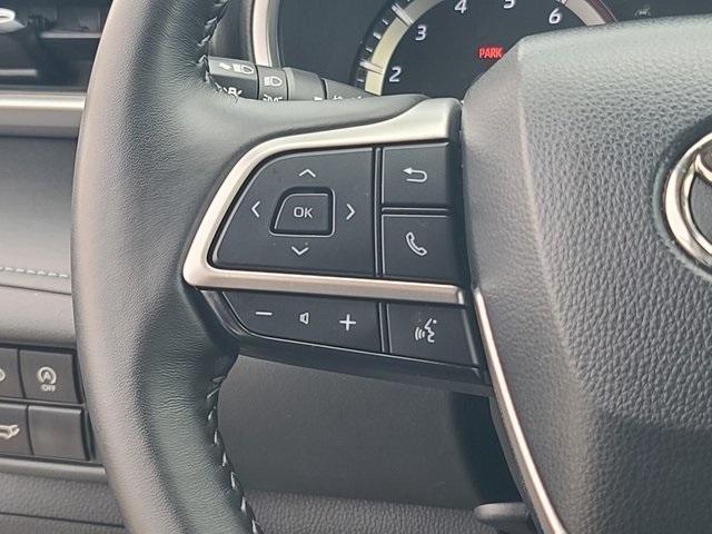 Photo of 2023 Gray Toyota Highlander