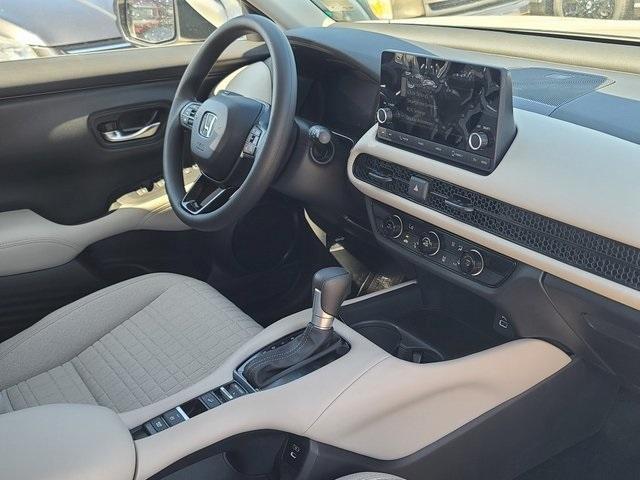 Photo of 2025 Platinum White Pearl Honda HR-V