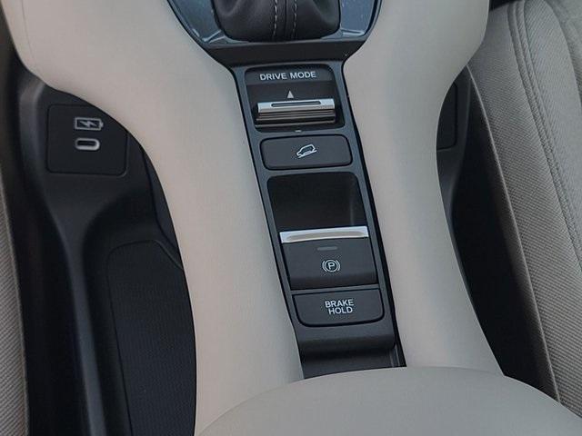 Photo of 2025 Platinum White Pearl Honda HR-V