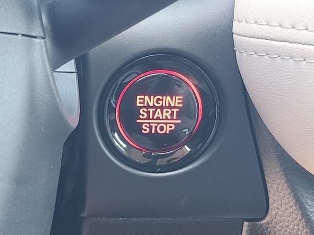 Photo of 2025 Platinum White Pearl Honda HR-V