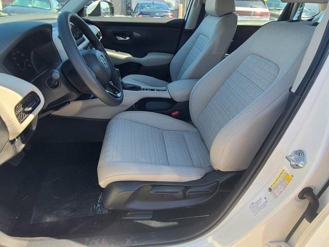 Photo of 2025 Platinum White Pearl Honda HR-V