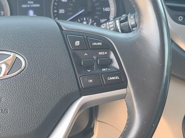 Photo of 2016 Winter White Hyundai TUCSON