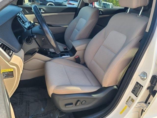 Photo of 2016 Winter White Hyundai TUCSON