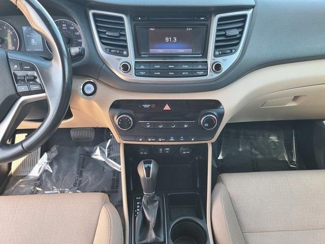 Photo of 2016 Winter White Hyundai TUCSON