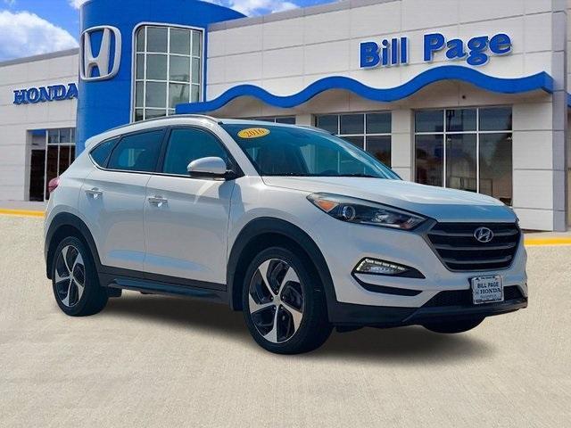 Photo of 2016 Winter White Hyundai TUCSON