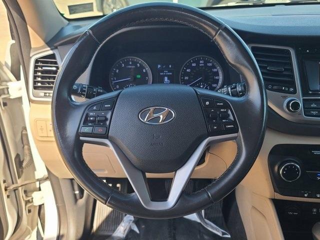 Photo of 2016 Winter White Hyundai TUCSON