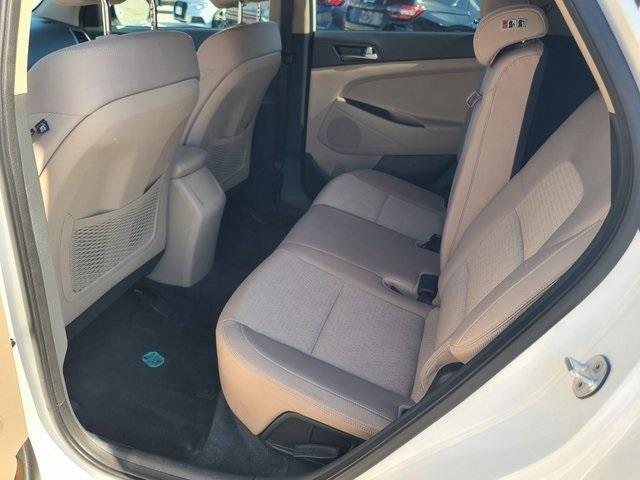 Photo of 2016 Winter White Hyundai TUCSON