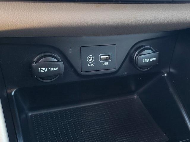 Photo of 2016 Winter White Hyundai TUCSON