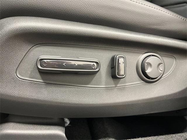 Photo of 2026 Platinum White Pearl Honda CR-V