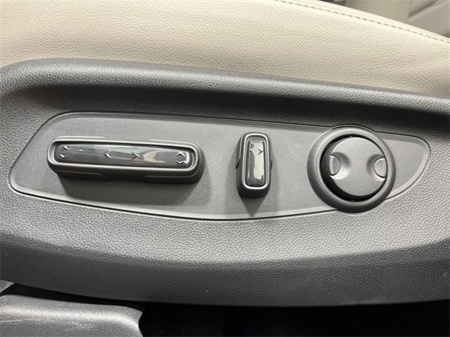 Photo of 2026 Platinum White Pearl Honda CR-V