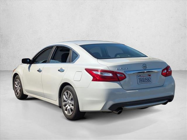 Photo of 2016 Pearl White Nissan Altima
