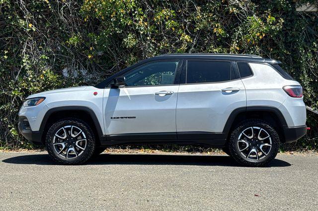 Photo of 2024 Silver Zynith Jeep Compass
