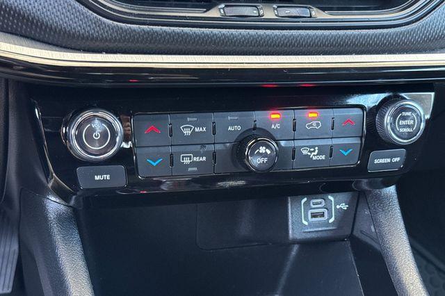 Photo of 2024 Silver Zynith Jeep Compass