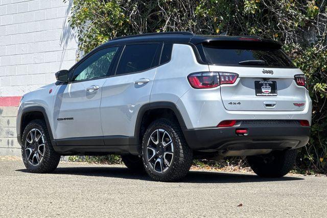 Photo of 2024 Silver Zynith Jeep Compass