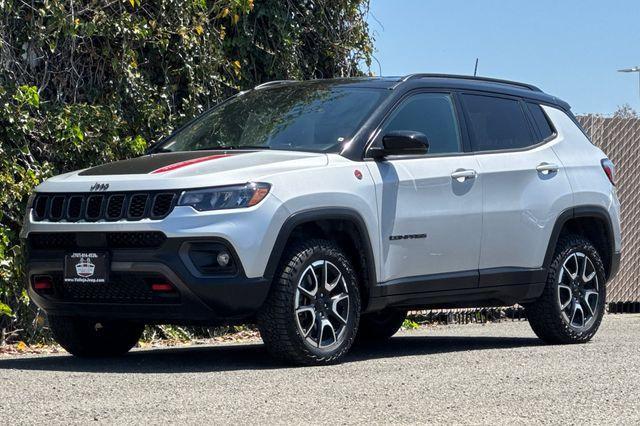 Photo of 2024 Silver Zynith Jeep Compass