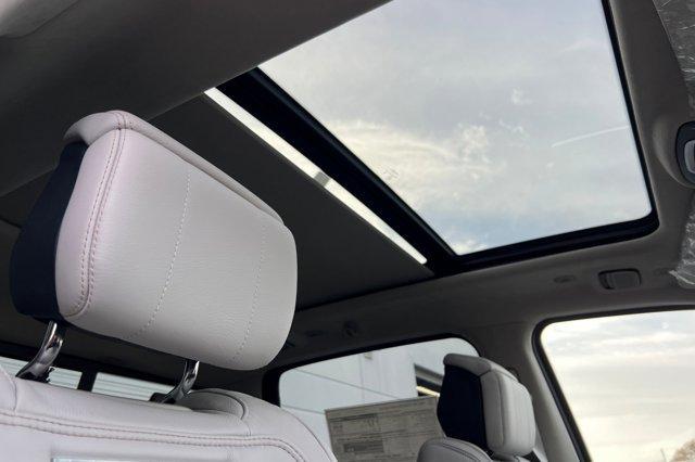Photo of 2025 Bright White Clearcoat RAM 1500