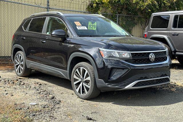 Photo of 2024 Deep Black Pearl Effect Volkswagen Taos