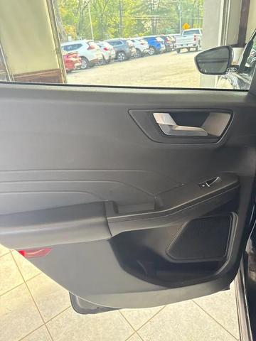 Photo of 2021 Black Ford Escape