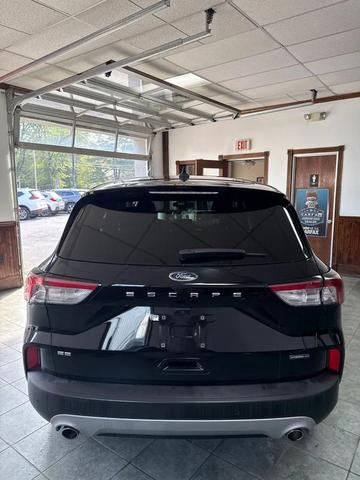 Photo of 2021 Black Ford Escape