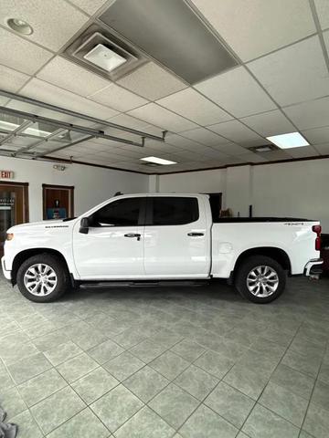 Photo of 2022 White Chevrolet Silverado 1500