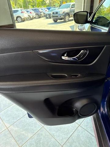 Photo of 2018 Blue Nissan Rogue