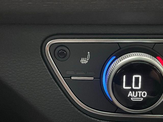 Photo of 2022 Black Metallic Audi Q5