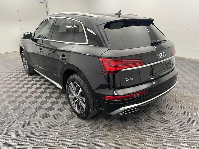 Photo of 2022 Black Metallic Audi Q5
