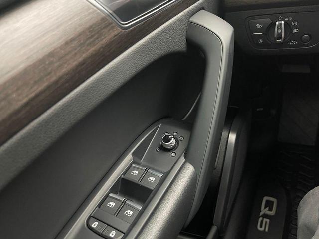 Photo of 2022 Black Metallic Audi Q5
