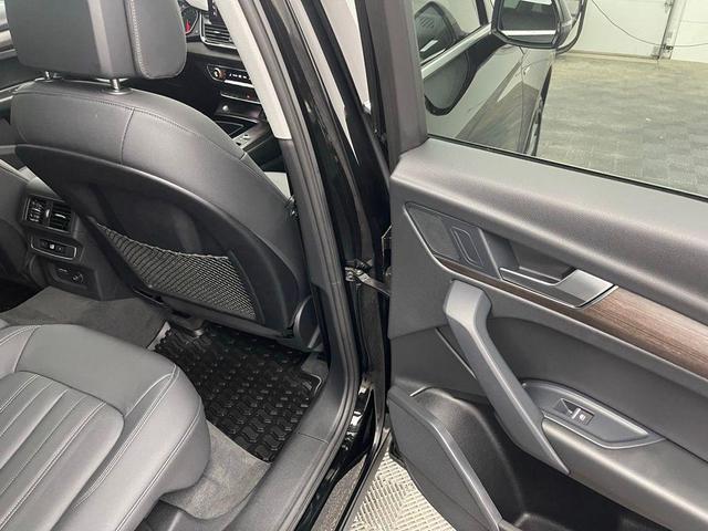 Photo of 2022 Black Metallic Audi Q5